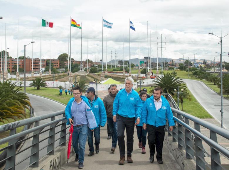 Ya comenzaron los trabajos de restauración en el Monumento a las Banderas que actualmente se encuentra totalmente vandalizado - Foto: Alcaldía de Bogotá.