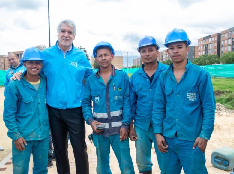 Durante el recorrido, el Alcalde Peñalosa agradeció la labor de los obreros que materializan estos sueños para el disfrute de los ciudadanos.