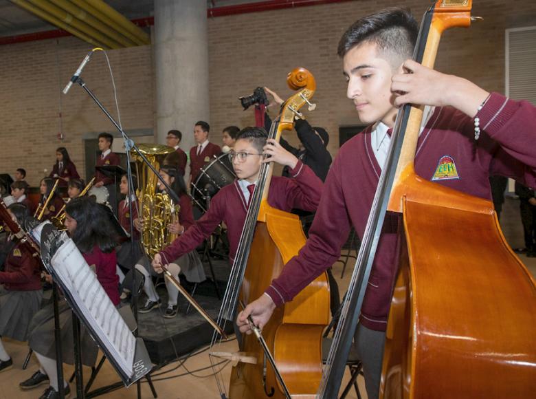 La entrega del colegio Bicentenario de la Independencia contó con la presentación de la Filarmónica del colegio Enrique Olaya Herrera - Foto: Alcaldía de Bogotá.