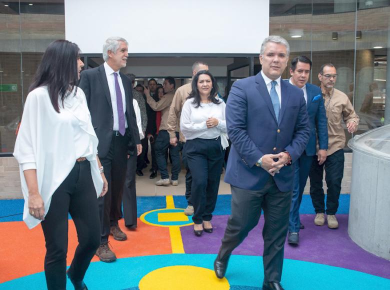 El presidente Iván Duque, el alcalde Enrique Peñalosa y otras autoridades recorrieron el colegio - Foto: Alcaldía de Bogotá.