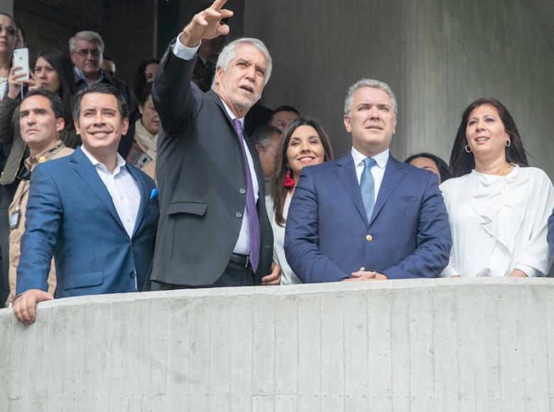 El presidente Iván Duque y el alcalde Enrique Peñalosa recorrieron las instalaciones del nuevo colegio en Bosa - Foto: Alcaldía de Bogotá.