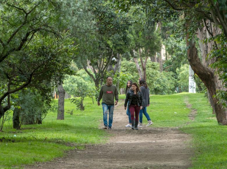 Espacios para la integración familiar como la alameda del río Fucha fueron recuperados - Foto: Alcaldía de Bogotá.