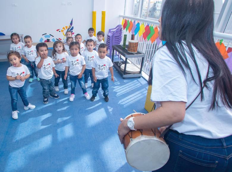 Ella es una de las 13 maestras que formarán a los niños en el jardín infantil El Nogal de la Esperanza - Foto: Alcaldía de Bogotá.