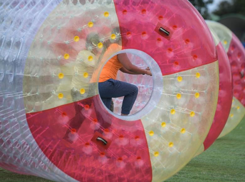 Carreras en cilindros del verano bubble en el Parque Simón Bolívar - Foto: I.D.R.D.