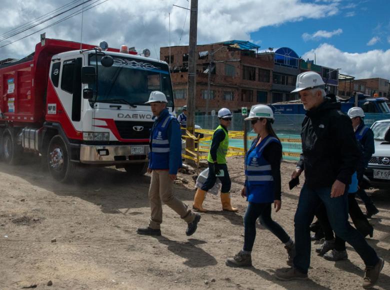 Alcalde Enrique Peñalosa y autoridades comenzaron la supervisión de las obras de la Avenida Guayacanes - Foto: Alcaldía de Bogotá.