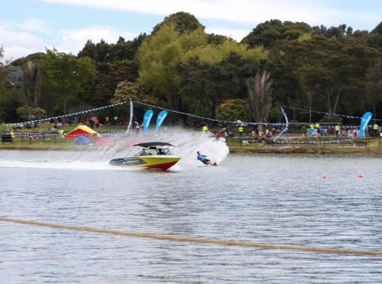 Los bogotanos disfrutaron de deportes acuáticos en el Festival de Verano 2019 - Foto: Twitter I.D.R.D.