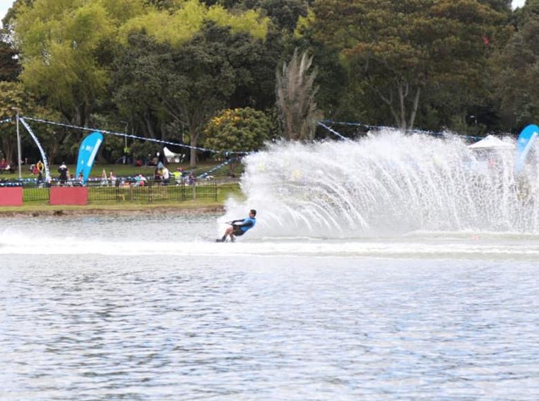 Actividades acuáticas en el lago del Parque Simón Bolívar por el Festival de Verano 2019 - Foto: Twitter I.D.R.D.