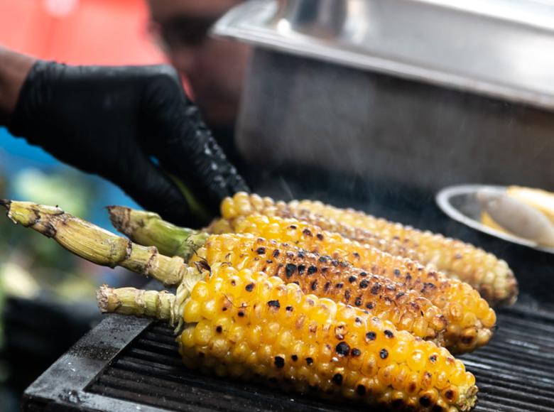 Las mazorcas asadas estaban dentro del menú de varios puestos de comidas en Alimentarte Food Festival 2019 - Foto: Alcaldía de Bogotá.