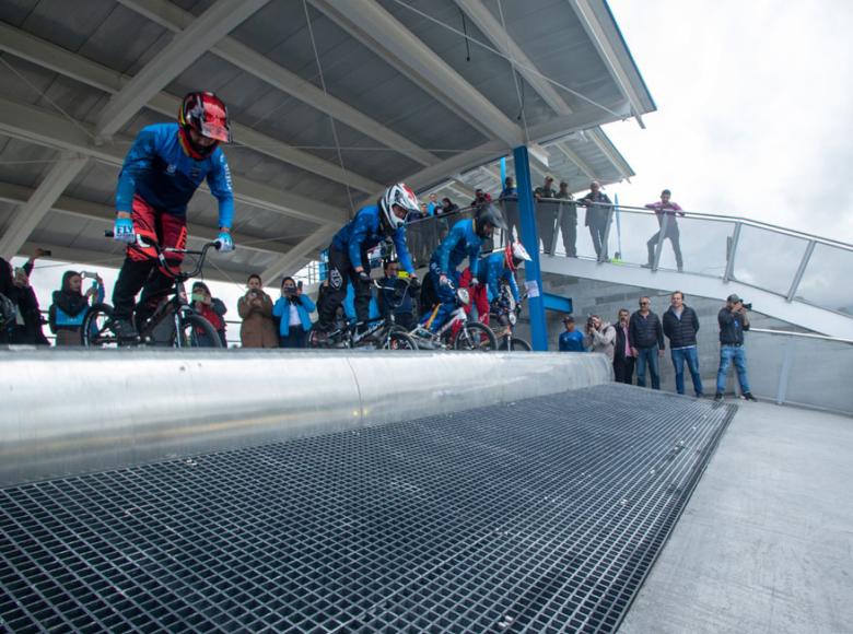 Una de las muchas largadas que se dio en la jornada de inauguración oficial - Foto: Alcaldía de Bogotá/Andrés Sandoval.