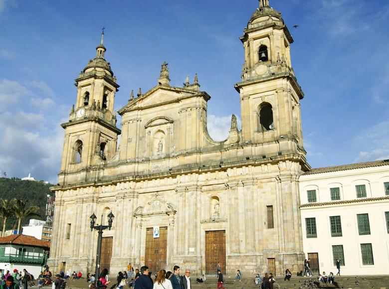 El recorrido guiado por el Instituto Distrital de Turismo comienza por la Plaza de Bolívar de Bogotá.