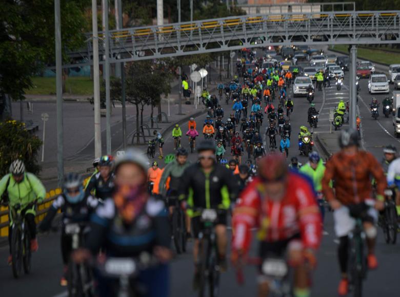 La caravana se vio por la carrera 30 antes de tomar la Autopista Norte - Foto: Alcaldía de Bogotá.