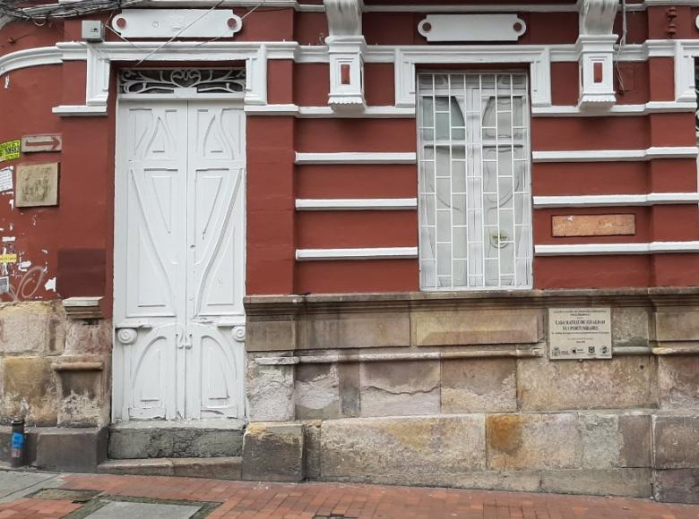 Fachada de la Fundación Casa Matriz de Igualdad de Oportunidades en el centro de Bogotá - Foto: Twitter Secretaría Distrital de la Mujer.