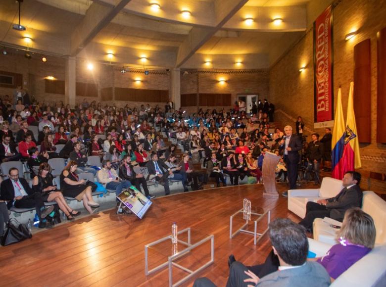 Auditorio de la Biblioteca Virgilio Barco en presentación de 1° Congreso Internacional 50-50 Más Mujeres en Bici - Foto: Andrés Sandoval/Alcaldía de Bogotá.