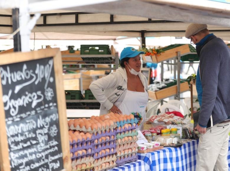 Productos de granja como huevos y lácteos estaban a disposición de los asistentes al Mercado Campesino - Foto: Alcaldía de Bogotá.