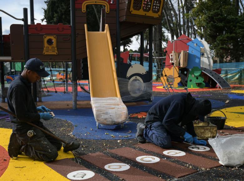 Personal de Instituto Distrital de Recreación y Deporte trabajan con dedicación para que los niños encuentren un espacio ideal en todos los detalles - Foto: I.D.R.D.