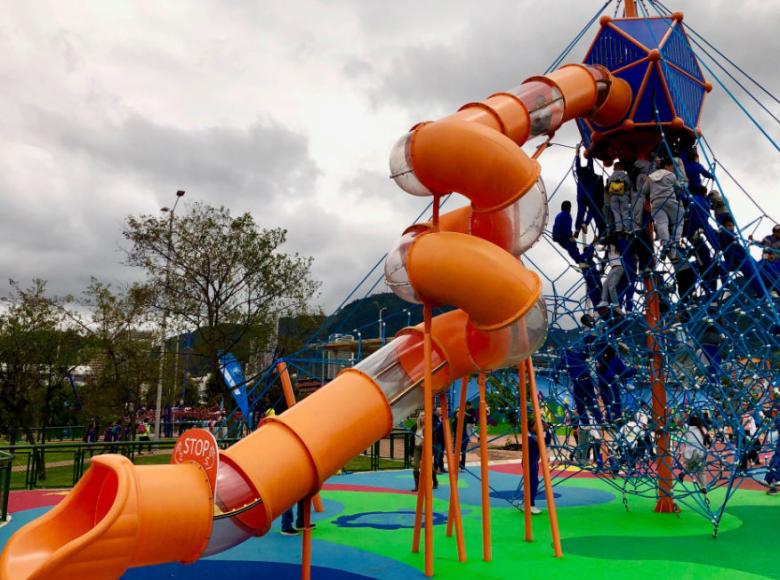 El tobogán es uno de los juegos infantiles del Parque Tercer Milenio - Foto: Alcaldía de Bogotá/Andrés Sandoval.