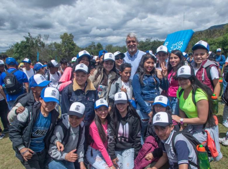 Asistentes a campamento Ciudad de los Sueños en embalse de Tominé. - Foto: Alcaldía de Bogotá/Andrés Sandoval.