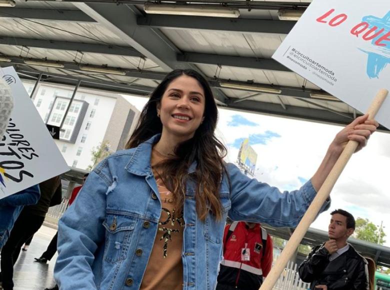 Desfile en Transmilenio "Moda colombiana en movimiento". - Foto: Transmilenio.