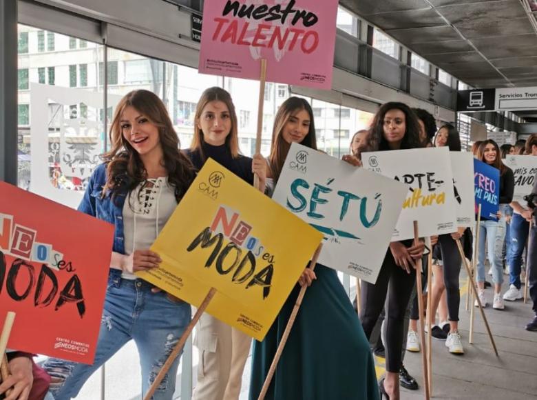 Prendas al alcance de todos los bolsillos, el lema de "Moda colombiana en movimiento". - Foto: Transmilenio. 