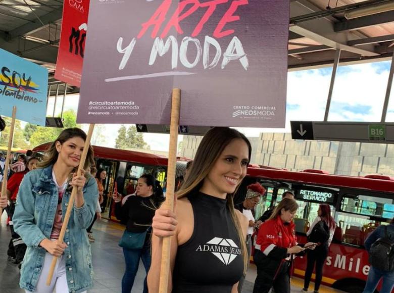 La invitación fue para apoyar la industria nacional. - Foto: Transmilenio.