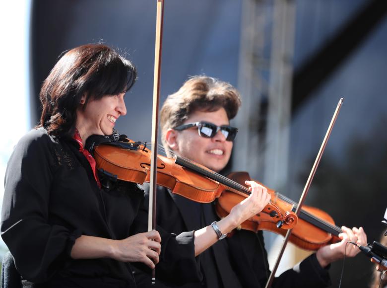 La Orquesta Filarmónica de Bogotá, Totó la Momposina y demás artistas dieron paso al juramento y al discurso de Claudia López.