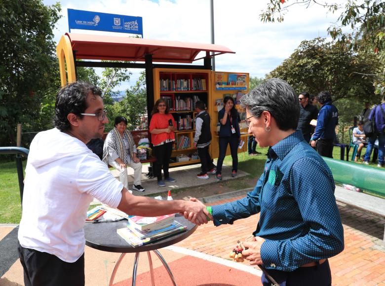 Visita de la alcaldesa a bibliotecas y biblioestaciones en Suba