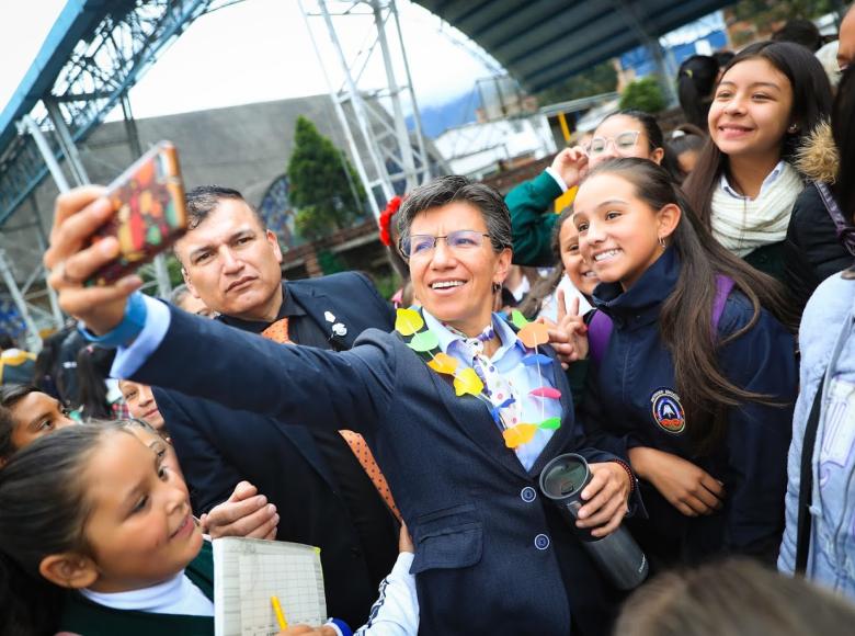 Bienvenida al año escolar en Colegios distritales. Foto: Cristian Martínez-Alcaldía de Bogotá.