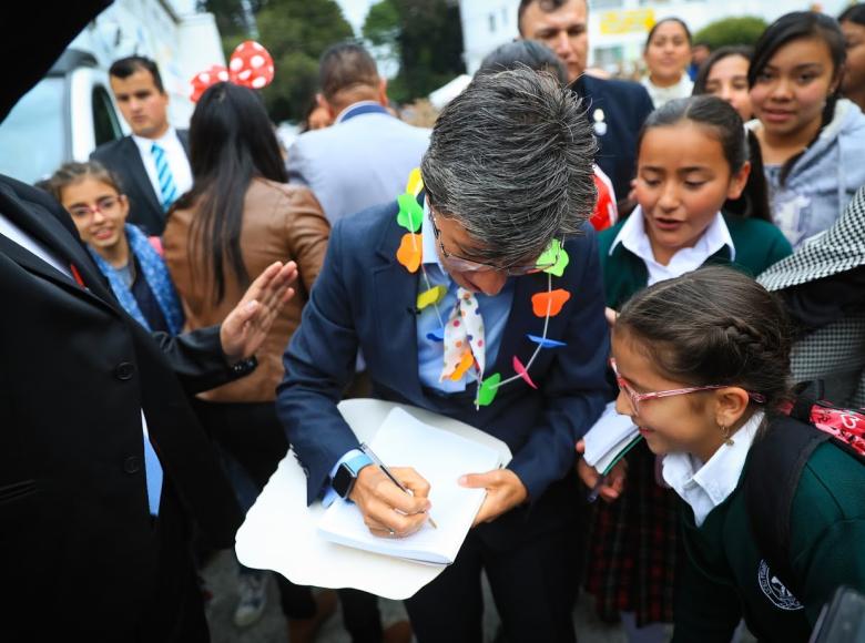 Bienvenida al año escolar en Colegios distritales. Foto: Cristian Martínez-Alcaldía de Bogotá.