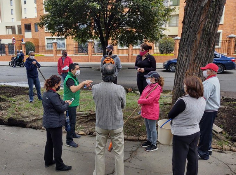 Especialistas del Jardín Botánico dan asistencia técnica en plantación, cuidado y mantenimiento de las coberturas verdes.