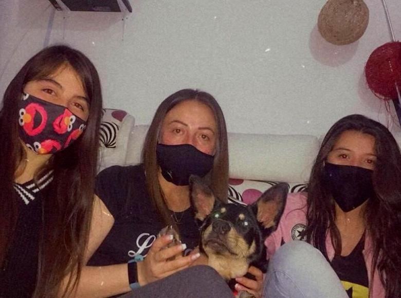 Benji es un perro criollo geronte, es decir viejito. A Monica Rincón y sus hijas las conmovió su nobleza.