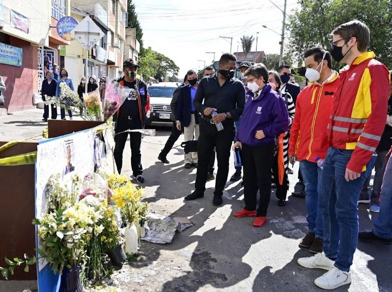 Alcaldesa hizo recorrido por los CAI de Bogotá que fueron vandalizados y dialogó con la comunidad.