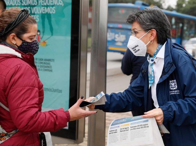 La jornada comenzó con un recorrido por las calles del barrio El Tunal para contarle a la ciudadanía lo que se ha hecho en el primer año de gobierno.