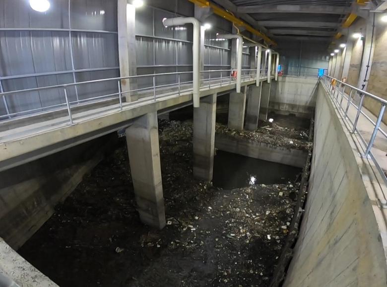 Así de desagradables se ven los pañitos, condones y toallas en alcantarillas. FOTO: Prensa Empresa de Acueducto