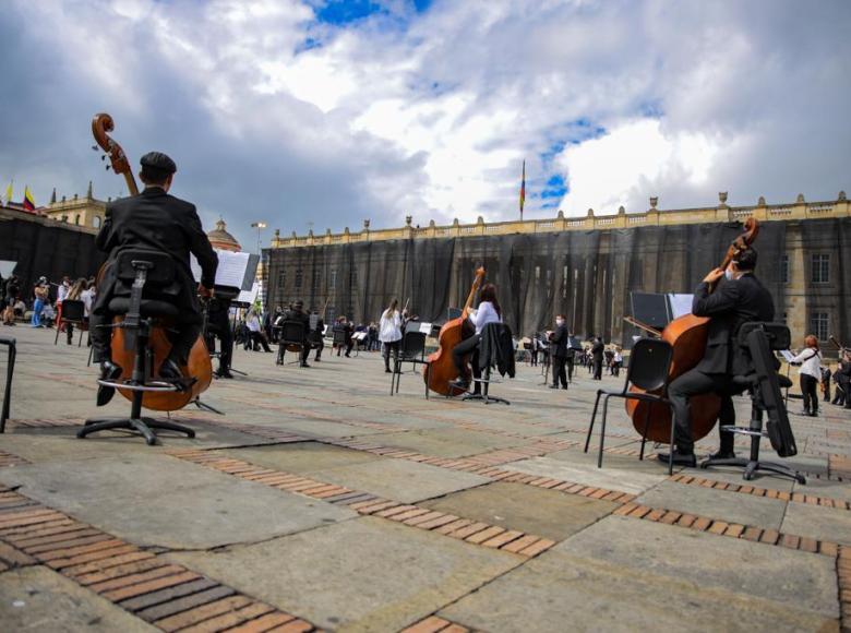 Llevó la batuta este domingo en la plaza de Bolívar el el maestro Víctor Hugo.