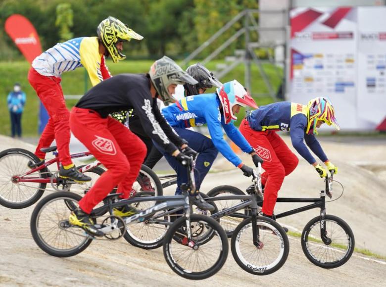 En el grupo masculino de la competencia destacan ocho (8) corredores del Top 20 mundial.