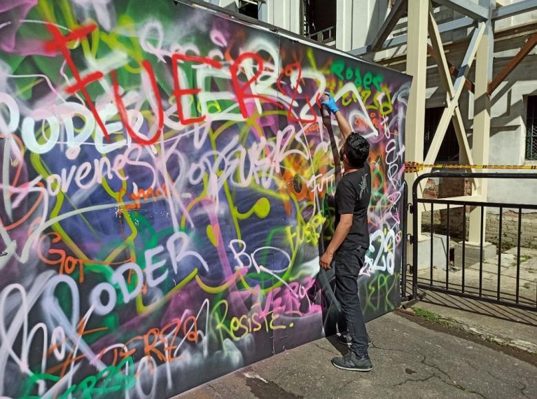 Johan Gómez “Shaday” Grafitero. Foto: Alcaldía Mayor de Bogotá.