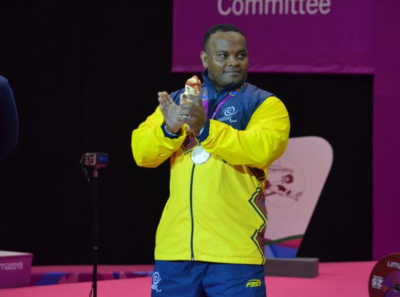 Fabio Torres tiene medallas panamericanas y mundiales. Ahora busca ir a Tokio por la presea paralímpica, en su participación en parapowerlifting. Foto: IDRD