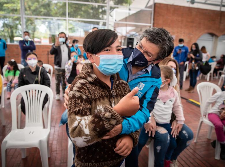 Las vacunas contra la tosferina, la poliomielitis, las paperas, la fiebre amarilla, la hepatitis A y B, y la influenza también serán aplicadas a niños y niñas de 1 a 10 años. Foto: Alcaldía Bogotá.