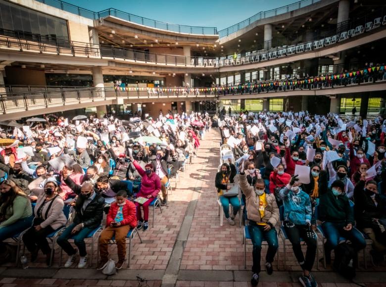 -	701 emprendedores y emprendedoras de Bosa se dieron cita para firmar una carta de compromiso con el fin de acceder a los apoyos del programa Impulso Local. Foto Alcaldía Mayor.