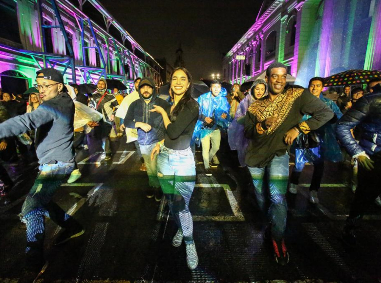 En el Bronx D. C. la ciudadanía y los bailarines se reunieron y entregaron sus mejores pasos durante la presentación del DJ Selector y Fernando España.