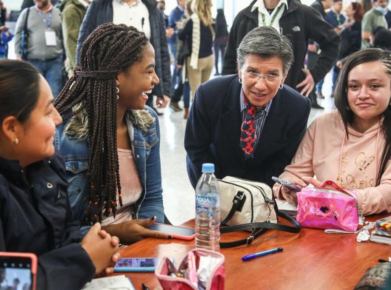 En el SuperCADE Manitas, donde está la primera Manzana del Cuidado de Bogotá, los invitados conocieron cómo el sistema está reconociendo, redistribuyendo y reconociendo el trabajo de cuidado históricamente realizado por mujeres.