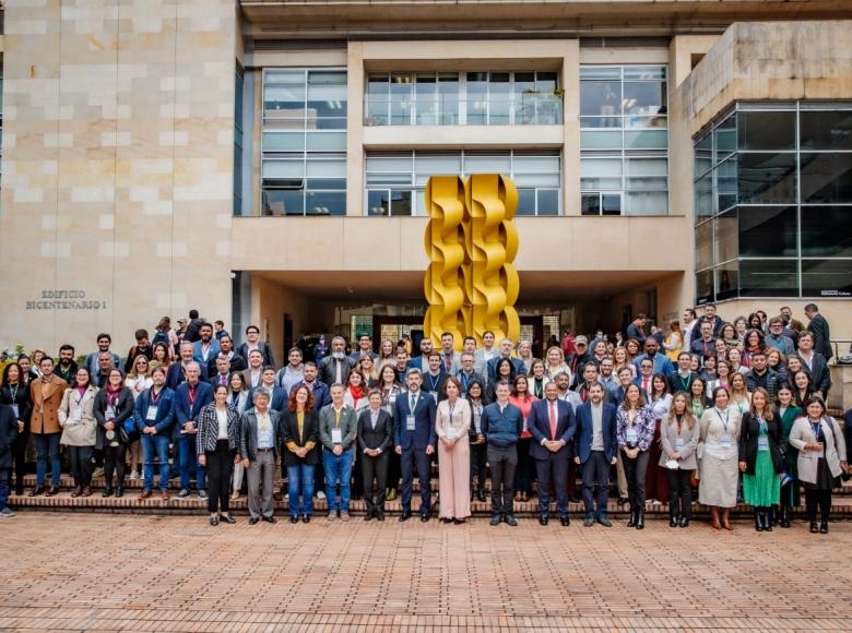 Entre sonrisas y aplausos, así concluyó el XXIV Congreso Anual de CIDEU con Bogotá como ciudad anfitriona que, durante 3 días enteros, compartió con la región qué significa planear una capital con el cuidado como eje central de su desarrollo. 