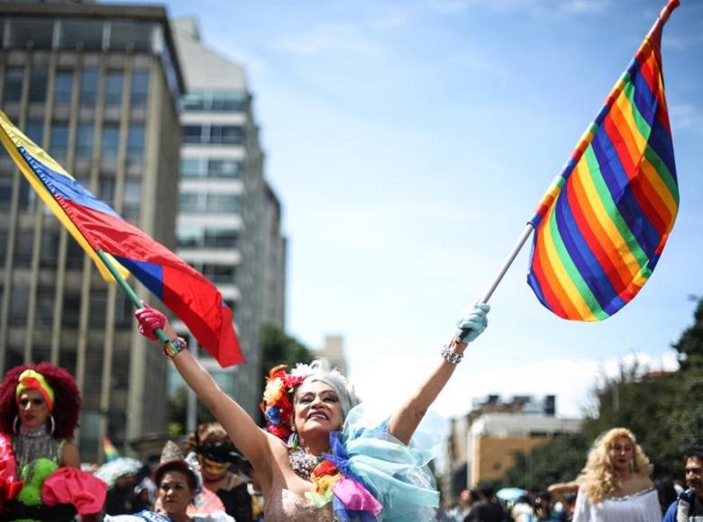 La alegría y el colorido de la diversidad fueron predominantes durante la marcha LGBTIQ+ este domingo 3 de julio en Bogotá.