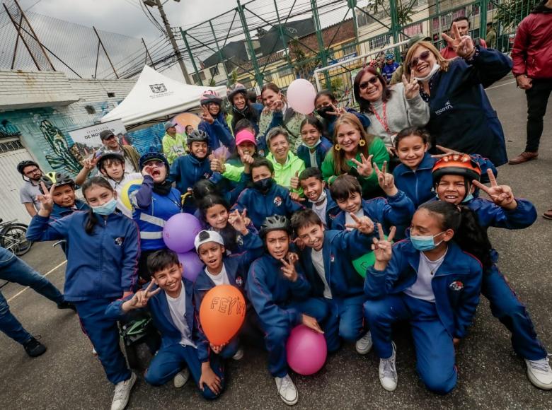 El Parque Benjamín Herrera fue el penúltimo punto del recorrido de la mandataria; allí acompañó una caravana de cerca de 30 estudiantes que hacen parte del programa ‘Al Colegio en Bici’.