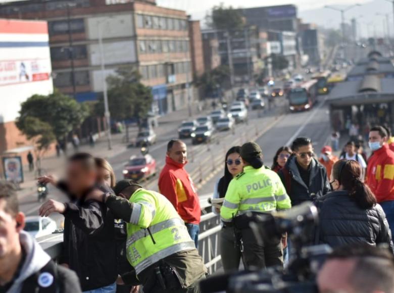 La Policía realizó requisas, verificación de antecedentes y otras actividades de control en algunas estaciones de TransMilenio de la localidad.