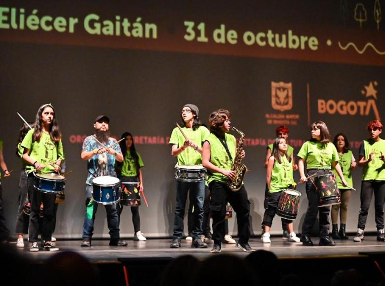 El Festival Escolar de las Artes nació como una estrategia liderada por la Secretaría de Educación y la Secretaría de Cultura, Recreación y Deporte con la que se busca hacer visible la creatividad artística de los colegios públicos y privados de Bogotá.