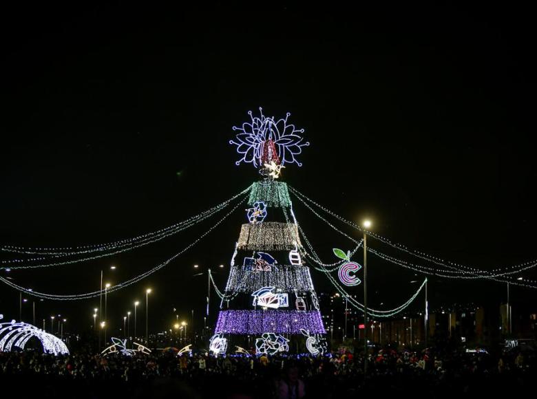 Luego del conteo de los asistentes, las luces se hicieron presentes e iluminaron el parque El Porvenir y otros 10 escenarios que el Distrito dispuso para el disfrute de la ciudadanía..