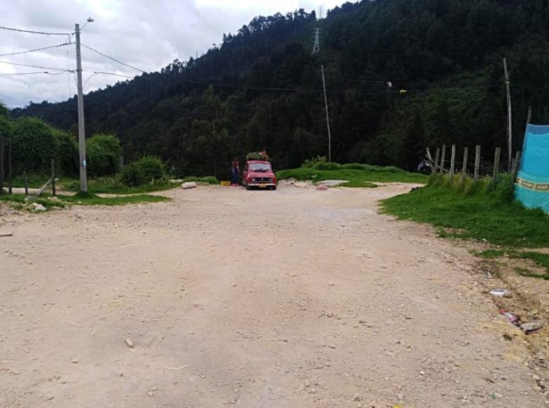 Antes: Otra foto más de una de las calles sin pavimentar del barrio La Cecilia en San Cristóbal. Cuando llovía se convertía en un barrial peligroso para los vehículos y los transeúntes, pues no había andenes por donde caminar.