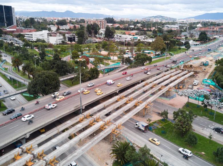 “Nuestras obras, a un futuro cercano, van a mejorar la movilidad y con esto le estamos dando a la ciudadanía una mejor calidad de vida": Melisa Marulanda, directora Técnica de Construcciones del IDU. (Foto correspondiente a obras de la nueva av. 68)