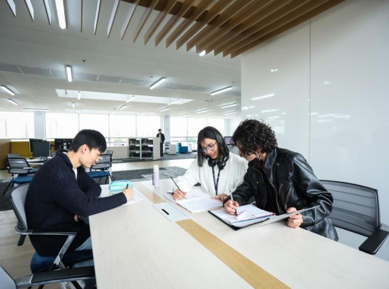 Con esta entrega se va a dar apertura a nuevos cupos universitarios para cerca de 2.000 estudiantes. Foto: Alcaldía Mayor.